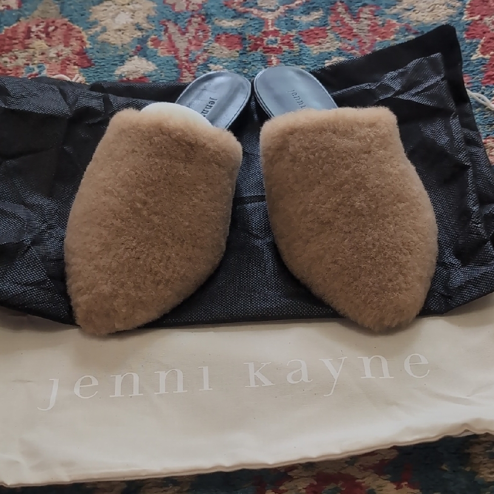 NIB Jenni Kayne Fuzzy Shearling Mules in Warm Brown - Picture 4 of 4